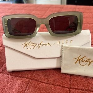 DIFF x Kristy Sarah Retro green sunglasses